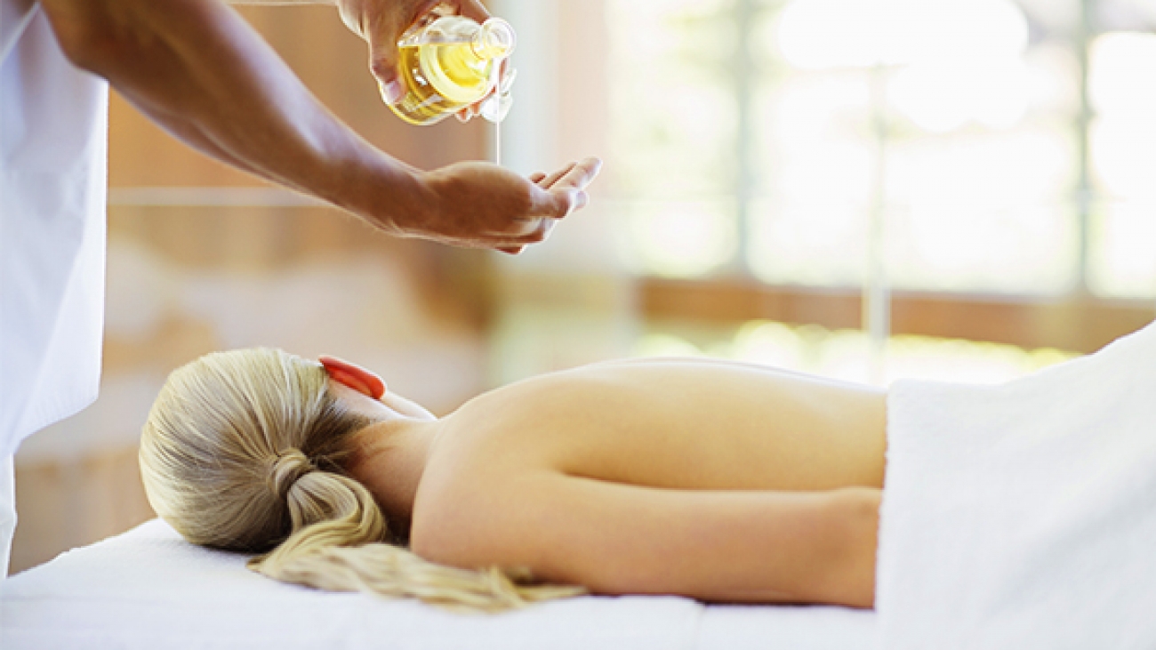 7 loại dầu nề massage chuyên dùng trong spa thư giản